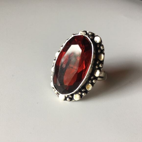 Stamped 925 faux garnet ring, bold and beautiful cocktail ring, size 8 - Picture 4 of 14